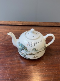 Th&eacute;i&egrave;re couverte en porcelaine de Chine qianjiang cai, sign&eacute;e Wang Xiaoting 汪小亭 , dat&eacute;e 1950