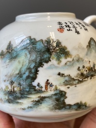 Th&eacute;i&egrave;re couverte en porcelaine de Chine qianjiang cai, sign&eacute;e Wang Xiaoting 汪小亭 , dat&eacute;e 1950