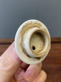 Th&eacute;i&egrave;re couverte en porcelaine de Chine qianjiang cai, sign&eacute;e Wang Xiaoting 汪小亭 , dat&eacute;e 1950