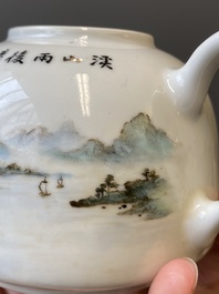 Th&eacute;i&egrave;re couverte en porcelaine de Chine qianjiang cai, sign&eacute;e Wang Xiaoting 汪小亭 , dat&eacute;e 1950