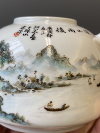 Th&eacute;i&egrave;re couverte en porcelaine de Chine qianjiang cai, sign&eacute;e Wang Xiaoting 汪小亭 , dat&eacute;e 1950