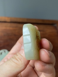 Een Chinese witte en roestkleurige jade hanger en een celadon jade 'vlinder' plaquette, Qing/Republiek