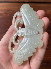 Een Chinese witte en roestkleurige jade hanger en een celadon jade 'vlinder' plaquette, Qing/Republiek