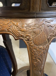 Een Chinese huanghuali houten sokkel voor een wierookbrander met decor van mythische dieren, 'xiangji', Ming