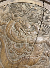 Een Chinese huanghuali houten sokkel voor een wierookbrander met decor van mythische dieren, 'xiangji', Ming