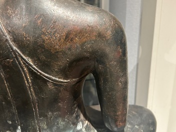 Een grote Thaise bronzen Boeddha in Noordelijke Sukhotai-stijl, 17e eeuw