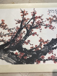 Guan Shanyue 關山月 (1912-2000): 'Pruimenbloesems', inkt en kleur op papier, gedateerd 1992