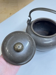 Three Chinese polished Yixing stoneware teapots and covers for the Thai market, Gong Ju 贡局 mark, 19th C.