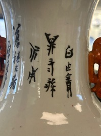 Vase en porcelaine de Chine qianjiang cai &agrave; d&eacute;cor de musiciens et de lettr&eacute;s, sign&eacute; Zhou Ding 周鼎, dat&eacute; 1915