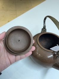 Three Chinese polished Yixing stoneware teapots and covers for the Thai market, Gong Ju 贡局 mark, 19th C.
