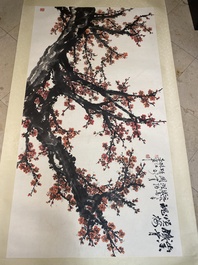 Guan Shanyue 關山月 (1912-2000): 'Pruimenbloesems', inkt en kleur op papier, gedateerd 1992