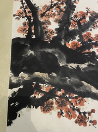Guan Shanyue 關山月 (1912-2000): 'Pruimenbloesems', inkt en kleur op papier, gedateerd 1992
