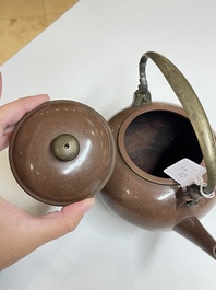 Three Chinese polished Yixing stoneware teapots and covers for the Thai market, Gong Ju 贡局 mark, 19th C.