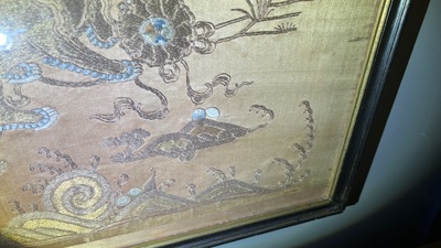 Couverte de chaise en soie brod&eacute;e aux fils m&eacute;talliques, Chine, Qianlong