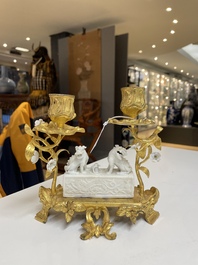 Een Chinese Dehua blanc de Chine wierookstokhouder met Franse vergulde bronzen monturen, Kangxi en 18/19e eeuw