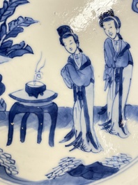 Twee Chinese blauw-witte borden met de Cao zussen, Kangxi merk en periode en Yongzheng