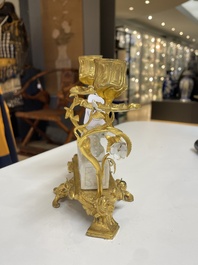 Een Chinese Dehua blanc de Chine wierookstokhouder met Franse vergulde bronzen monturen, Kangxi en 18/19e eeuw