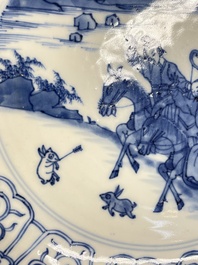 Drie Chinese blauw-witte 'Joosje te paard' schotels, Chenghua merk, Kangxi
