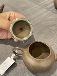 Two Chinese Yixing stoneware teapots and covers with brass mounts, one with Yigong 逸公 seal mark, 19/20th C.