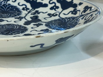 A varied collection of Chinese porcelain, 18/19th C.