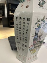 Vase de forme hexagonale en porcelaine de Chine qianjiang cai, sign&eacute; Wang Qi 王琦, 19/20&egrave;me