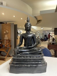 A tall bronze Buddha, Burma (Myanmar), Arakan State, 16/17th C.