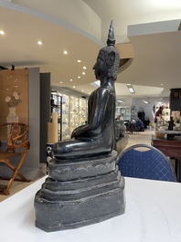 A tall bronze Buddha, Burma (Myanmar), Arakan State, 16/17th C.