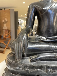 A tall bronze Buddha, Burma (Myanmar), Arakan State, 16/17th C.