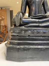 A tall bronze Buddha, Burma (Myanmar), Arakan State, 16/17th C.