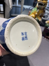 Een diverse collectie Chinees porselein, 19e eeuw