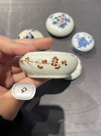 Cinq bo&icirc;tes &agrave; p&acirc;te &agrave; sceaux couvertes en porcelaine de Chine, 19/20&egrave;me