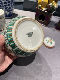 Une collection vari&eacute;e en porcelaine de Chine, 19&egrave;me