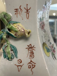 Vase de forme hexagonale en porcelaine de Chine qianjiang cai, sign&eacute; Wang Qi 王琦, 19/20&egrave;me