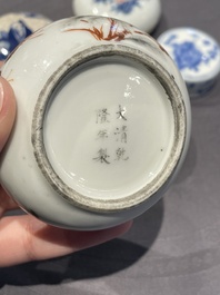 Cinq bo&icirc;tes &agrave; p&acirc;te &agrave; sceaux couvertes en porcelaine de Chine, 19/20&egrave;me