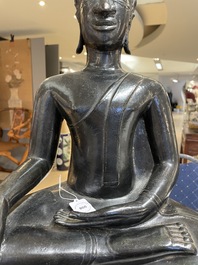 A tall bronze Buddha, Burma (Myanmar), Arakan State, 16/17th C.