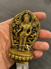 Belle petite sculpture de Bouddha en bronze dor&eacute;, N&eacute;pal, 17/18&egrave;me
