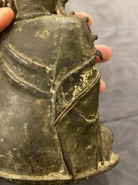 Een Chinese bronzen Boeddha en een perzikvormige wierookbrander, Ming en Qing