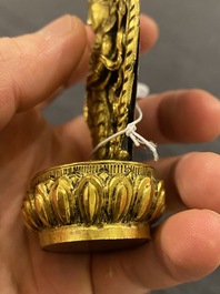 Belle petite sculpture de Bouddha en bronze dor&eacute;, N&eacute;pal, 17/18&egrave;me