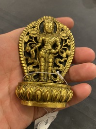 Belle petite sculpture de Bouddha en bronze dor&eacute;, N&eacute;pal, 17/18&egrave;me