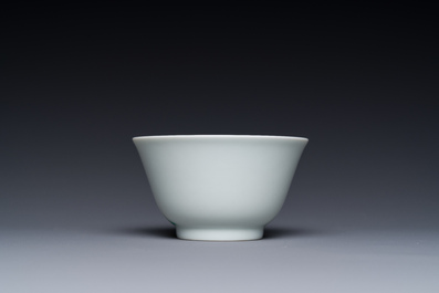 Tasse en porcelaine de Chine famille rose &agrave; d&eacute;cor de coq, marque de Yongzheng, 18/19&egrave;me