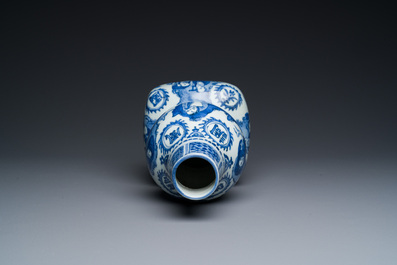 A rare Chinese blue and white double gourd vase with Guo Tai Min An 國泰民安 design, Jiajing/Wanli
