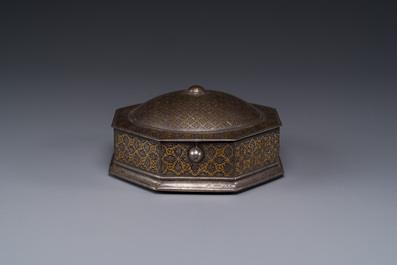 An Iranian octagonal parcel-gilt and silver inlaid box, 18/19th C.