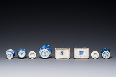 Four Chinese blue and white vases and a box with cover, all marked, 18/19th C.