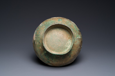 Vase de forme bouteille &agrave; t&ecirc;te d'ail en bronze, Chine, Han