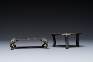 Groupe de quatre objets de bureau d'&eacute;rudit en bronze, marque Shi Sou 石叟, Chine, Ming/Qing