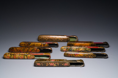 Een verzameling van acht gelakte papier-mach&eacute; pennendozen of qalamdans, Qajar, Perzi&euml;, 19e eeuw
