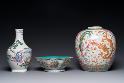 A Chinese famille rose vase, a bowl and a jar, Qianlong mark, 19th C.
