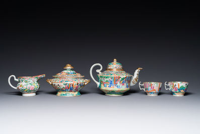 A Chinese Canton famille rose 11-piece tea service, 19th C.