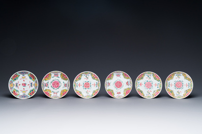 Vijf Chinese famille rose koppen en zes schotels met floraal decor, Yongzheng/Qianlong