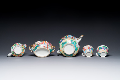 A Chinese Canton famille rose 11-piece tea service, 19th C.